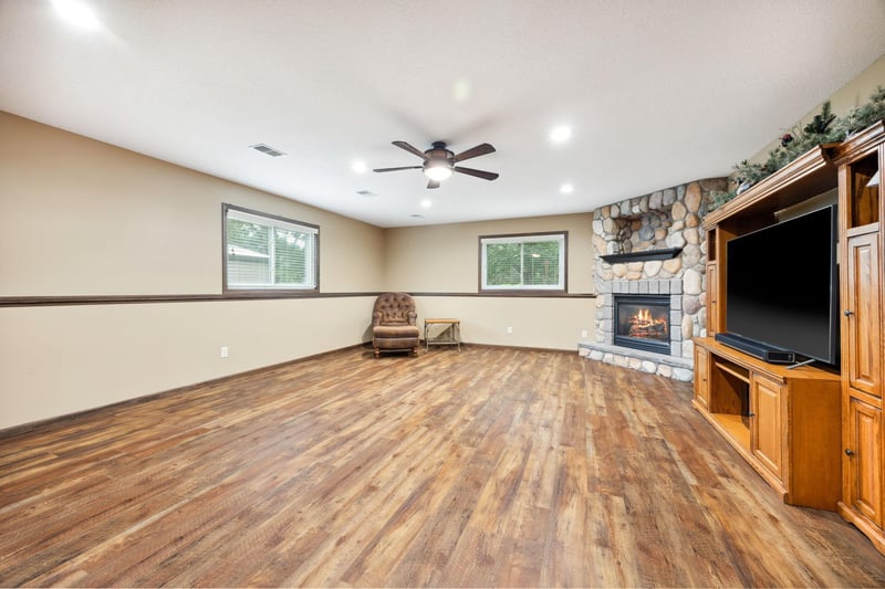 316 Lake Ave N, Silver Lake, MN 55381