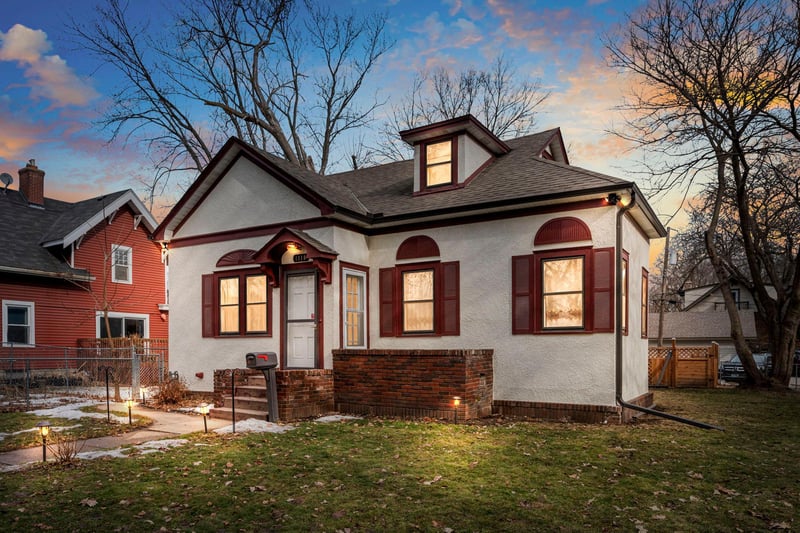 1110 Thomas Ave N, Minneapolis, MN 55411
