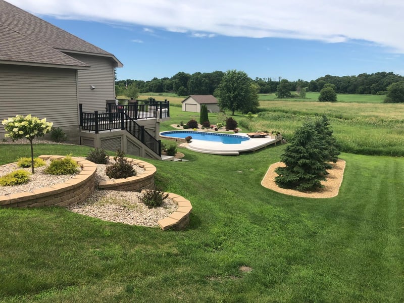 610 E Rolling Hills Dr, Le Center, MN 56057