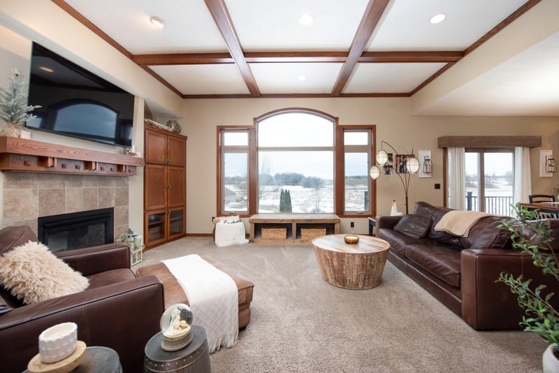 610 E Rolling Hills Dr, Le Center, MN 56057