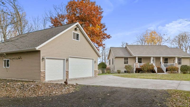 2828 W River Rd, Mora, MN 55051