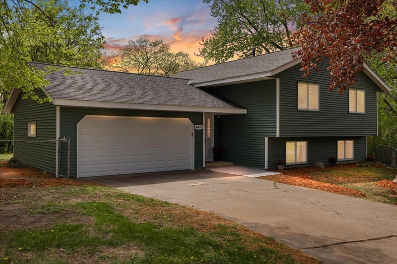4497 Evergreen Dr, Vadnais Heights, MN 55127