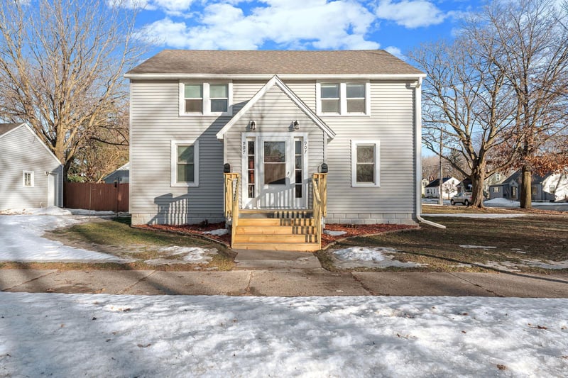 907 8th St SE, Austin, MN 55912