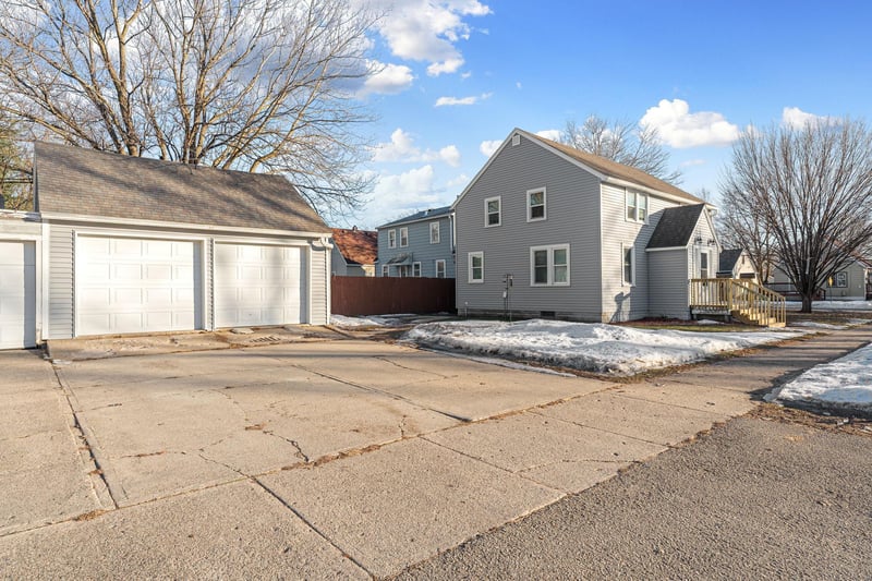 907 8th St SE, Austin, MN 55912