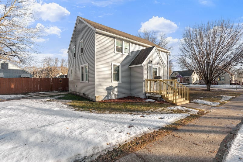 907 8th St SE, Austin, MN 55912