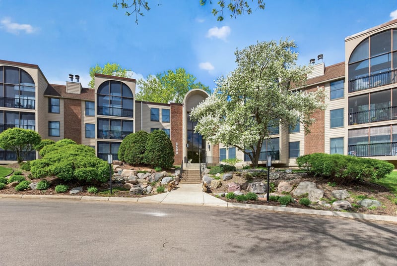 9500 Collegeview Rd #112, Bloomington, MN 55437