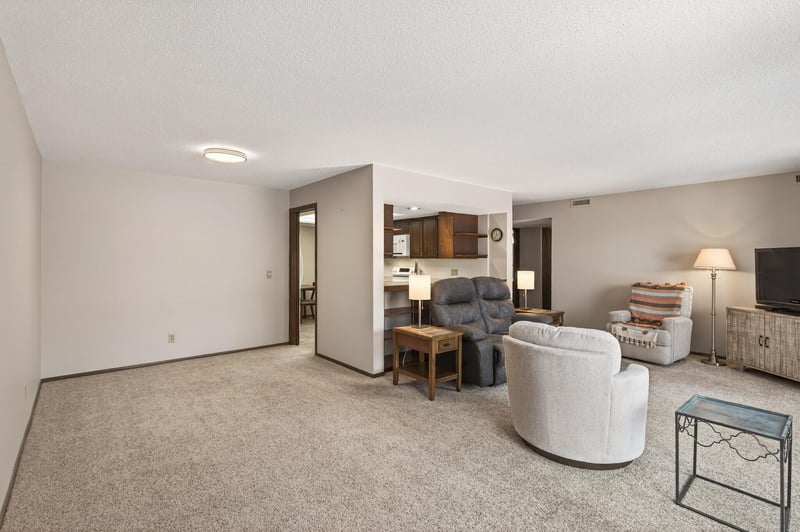 9500 Collegeview Rd #112, Bloomington, MN 55437
