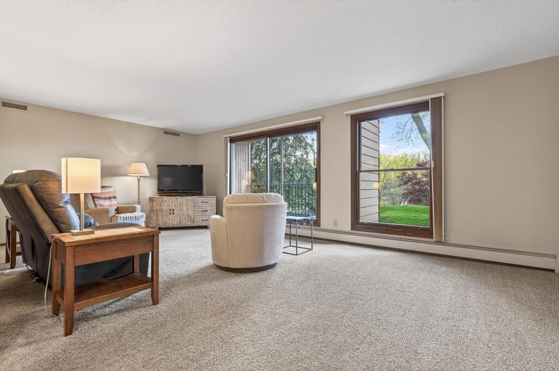 9500 Collegeview Rd #112, Bloomington, MN 55437