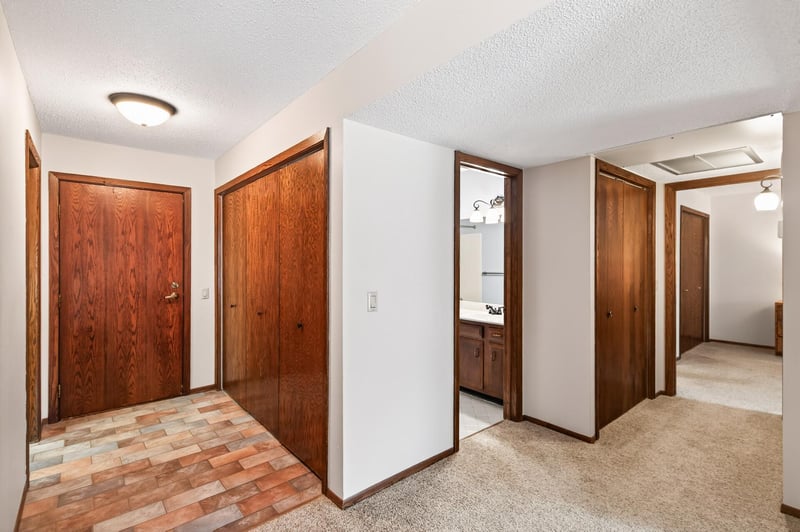 9500 Collegeview Rd #112, Bloomington, MN 55437