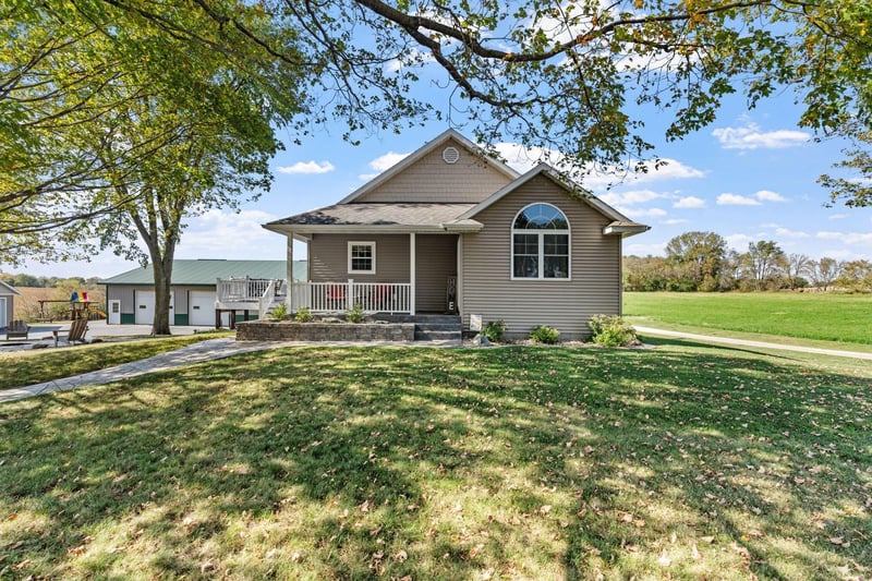 53995 280th Ave, Pine Island, MN 55963