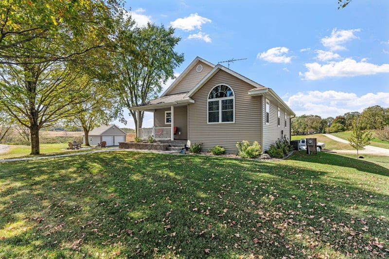 53995 280th Ave, Pine Island, MN 55963