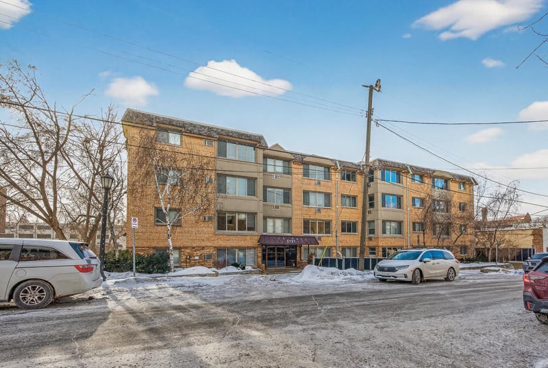 2727 W 43rd St #201, Minneapolis, MN 55410