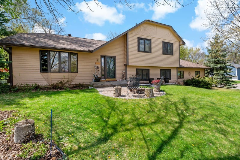 1213 Bluebill Bay Rd, Burnsville, MN 55306