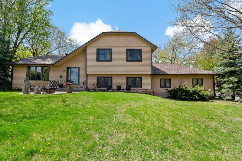 1213 Bluebill Bay Rd, Burnsville, MN 55306