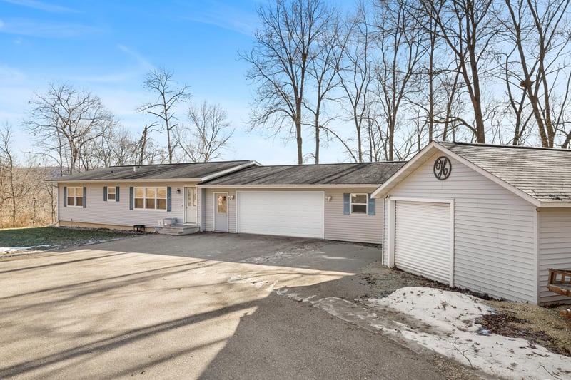 5055 County 9, Houston, MN 55943