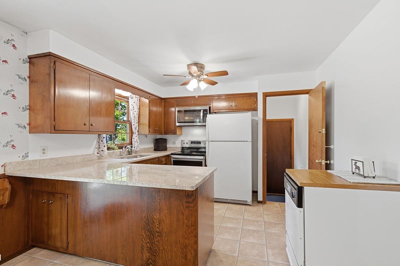 39 Labore Ave, Little Canada, MN 55117