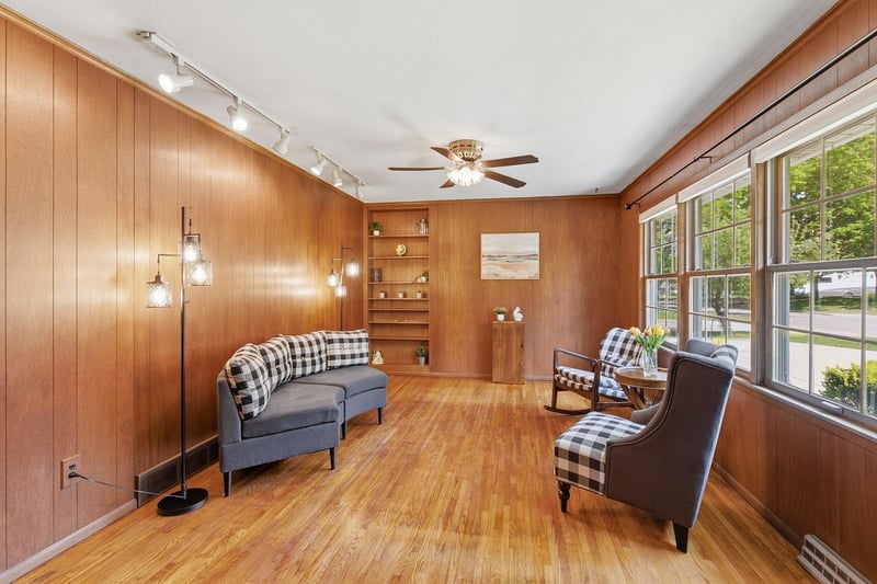 39 Labore Ave, Little Canada, MN 55117