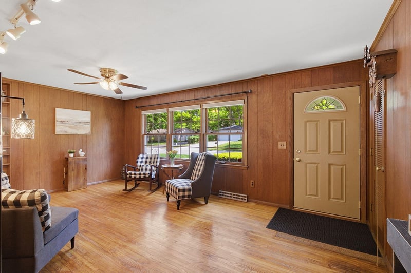 39 Labore Ave, Little Canada, MN 55117