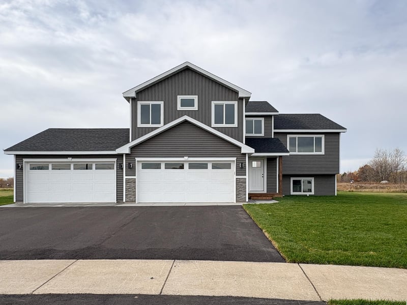 15588 100th Ave, Milaca, MN 56353