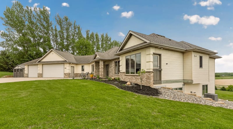 8594 Gossman Ln NW, Rochester, MN 55901