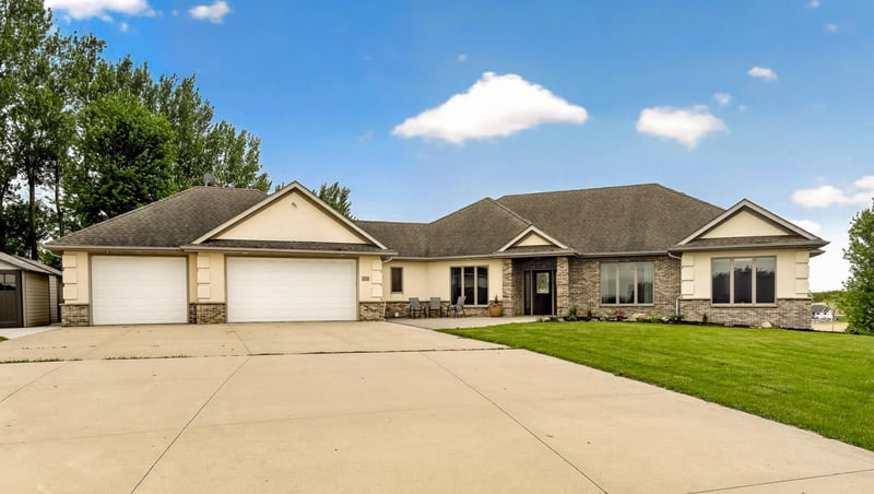 8594 Gossman Ln NW, Rochester, MN 55901