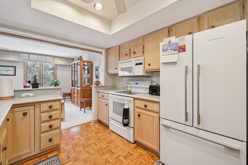 5601 Dewey Hill Rd #211, Edina, MN 55439