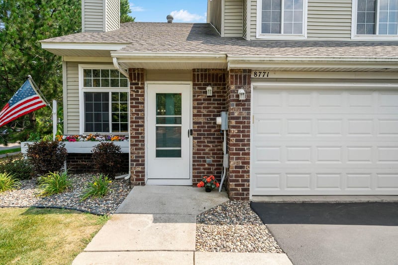 8771 Branson Dr #80, Inver Grove Heights, MN 55076