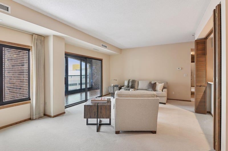 1235 Yale Pl #908, Minneapolis, MN 55403