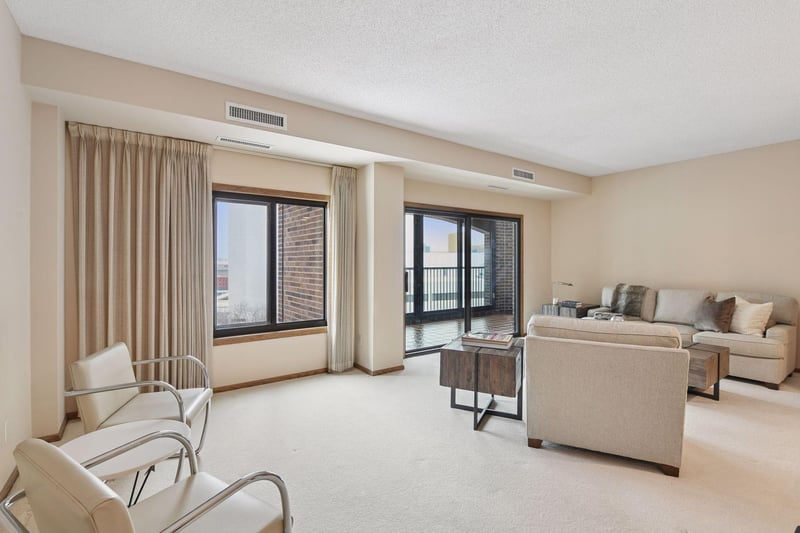 1235 Yale Pl #908, Minneapolis, MN 55403