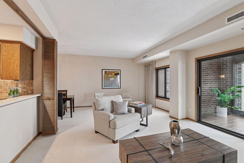 1235 Yale Pl #908, Minneapolis, MN 55403