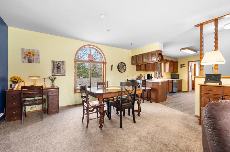 370 7th St SW, Plainview, MN 55964