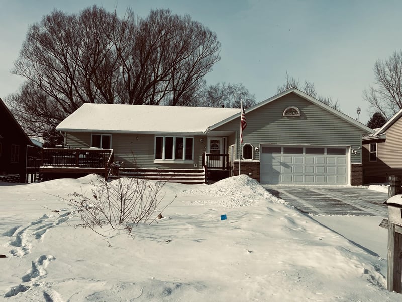 370 7th St SW, Plainview, MN 55964