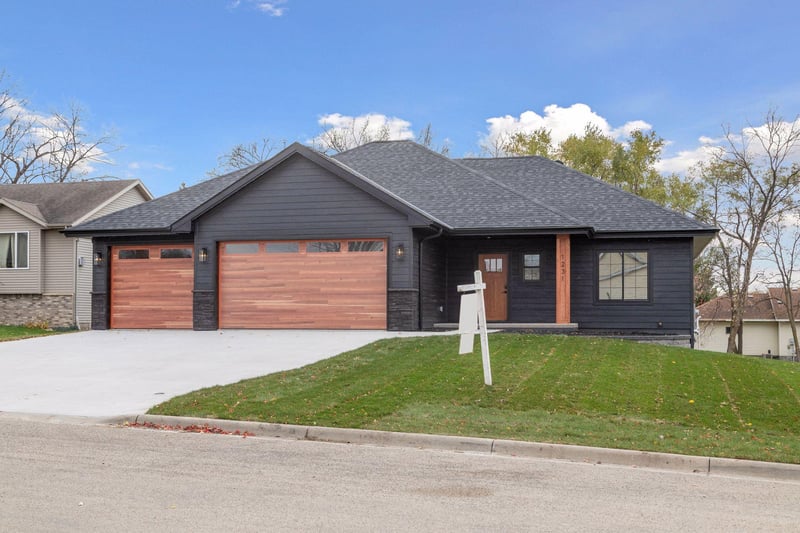 1227 Bellflower Ln, Owatonna, MN 55060