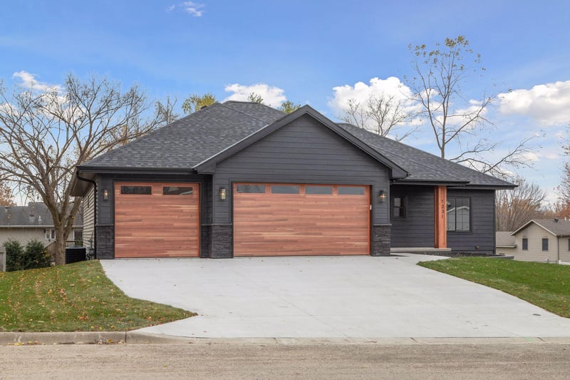 1270 Bellflower Ln, Owatonna, MN 55060