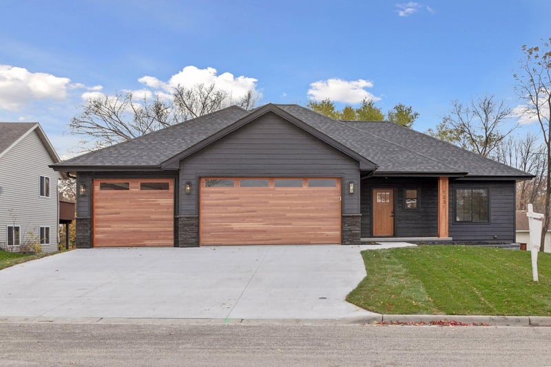 1239 Bellflower Ln, Owatonna, MN 55060