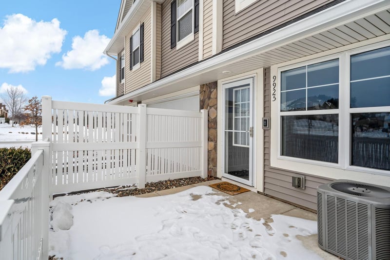 9925 5th Street Ln N, Lake Elmo, MN 55042
