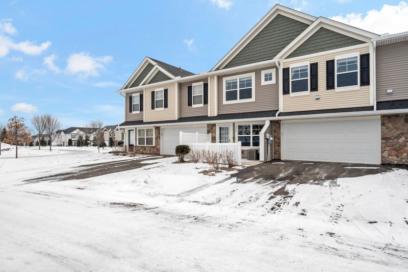 9925 5th Street Ln N, Lake Elmo, MN 55042
