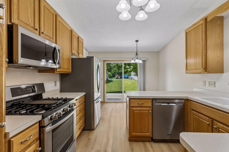 3447 Valento Cir, Vadnais Heights, MN 55127