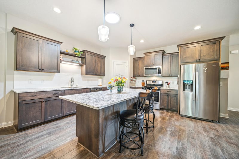 592 Shoreview Ln, Norwood Young America, MN 55397