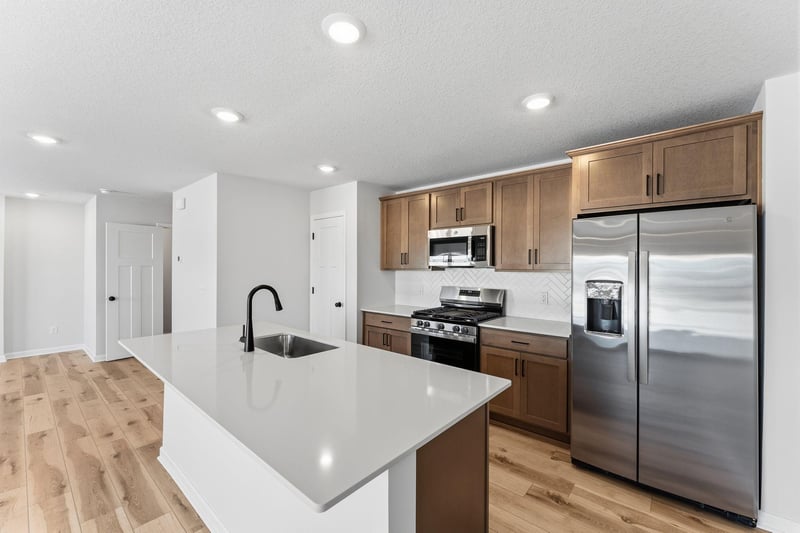 1055 Adamstown Dr, Rosemount, MN 55068