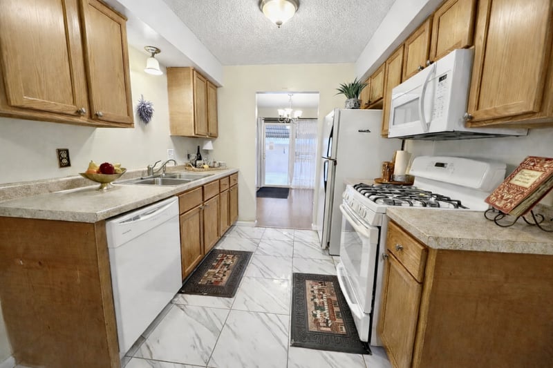 2002 Arkwright St, Maplewood, MN 55117