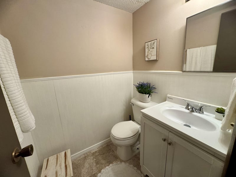 2002 Arkwright St, Maplewood, MN 55117