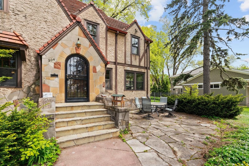504 Mississippi River Blvd S, Saint Paul, MN 55116