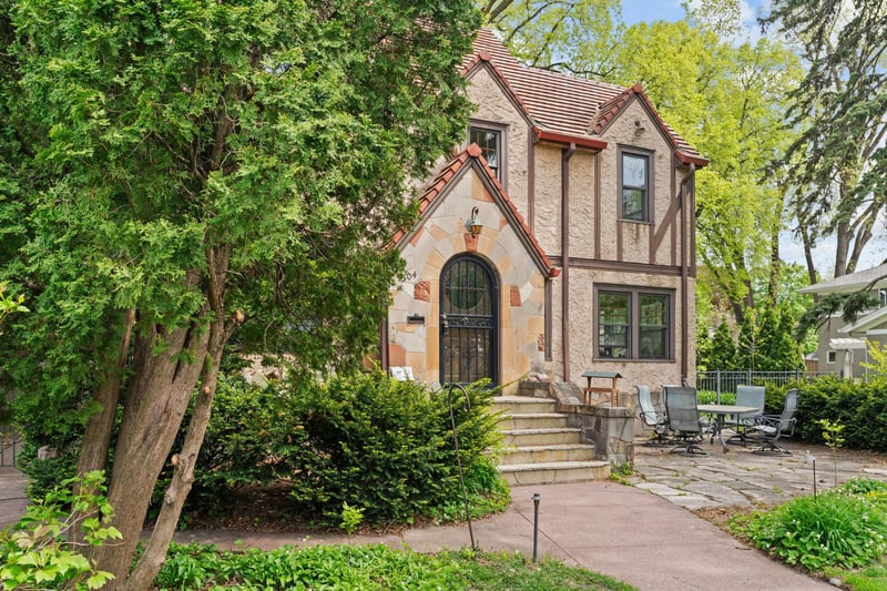 504 Mississippi River Blvd S, Saint Paul, MN 55116
