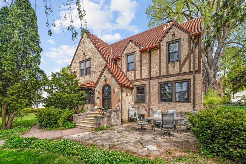 504 Mississippi River Blvd S, Saint Paul, MN 55116