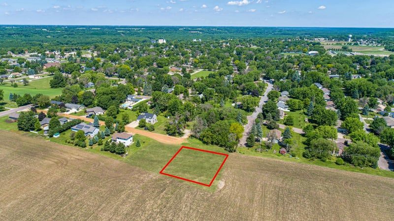 124 Kaukis Dr, Le Sueur, MN 56058