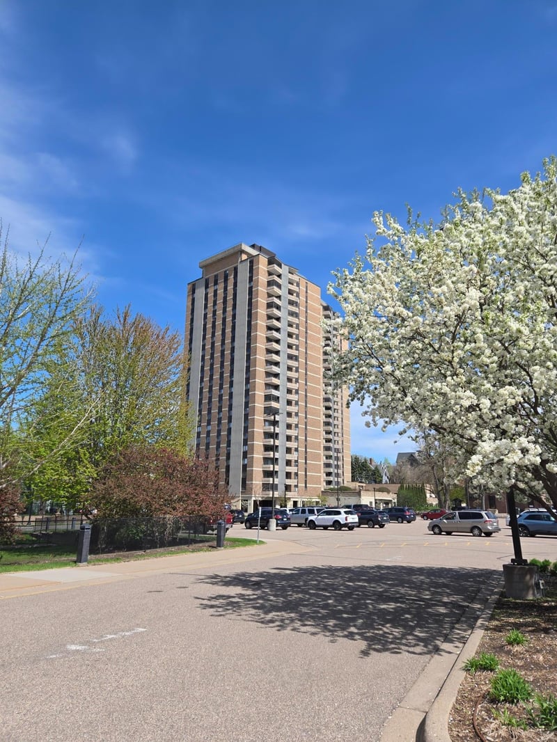 410 Groveland Ave #1704, Minneapolis, MN 55403