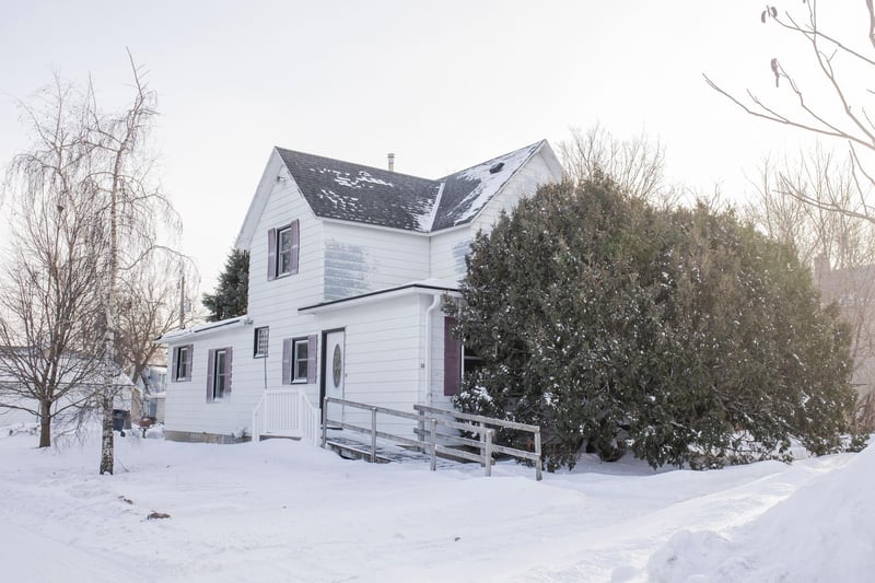 107 W 10th St, Morris, MN 56267
