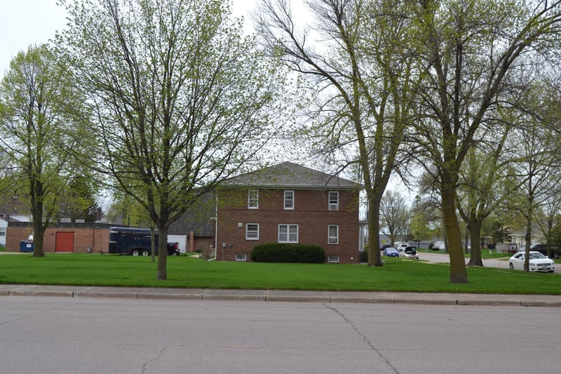 440 6th St, Lafayette, MN 56054