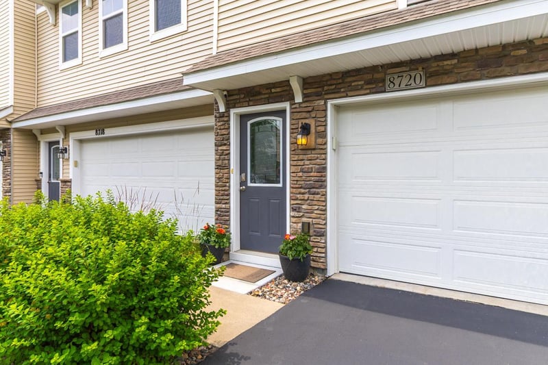 8720 Granite Cir, Woodbury, MN 55129